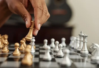 chess-playing-hand